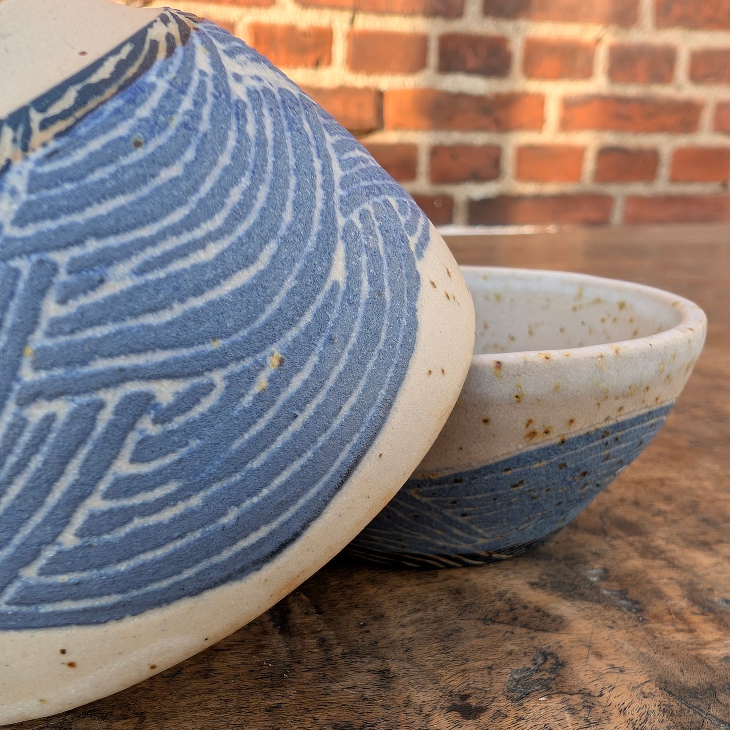 Skåle sæt, Bølge sgraffito
