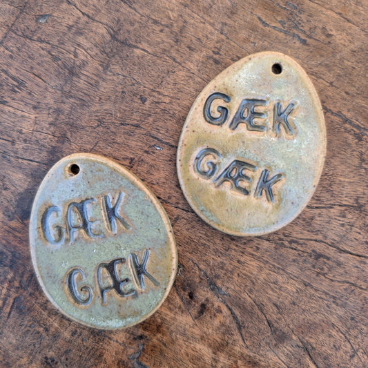Ornamenter, Gæk gæk mørk tekst