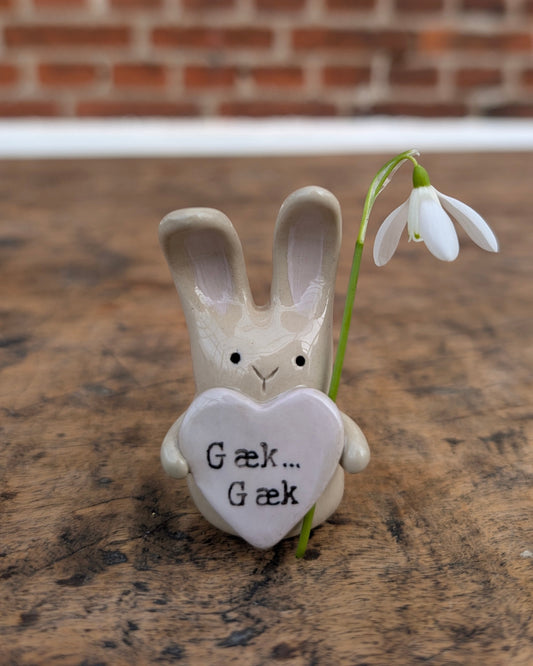 Påskehare med skilt, Unika